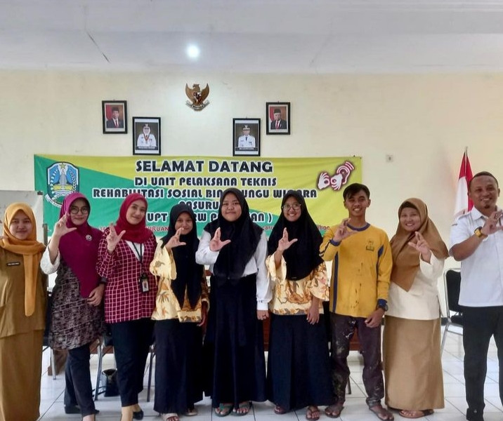 Pelatihan Bahasa Indonesia Isyarat di Rehabilitas Sosial Bina Rungu Wicara Pasuruan 