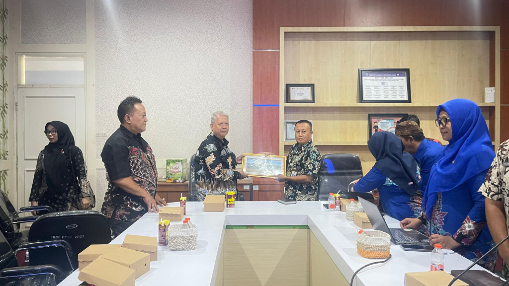 KUNJUNGAN STUDI TIRU DI DPMPTSP KAB. PROBOLINGGO