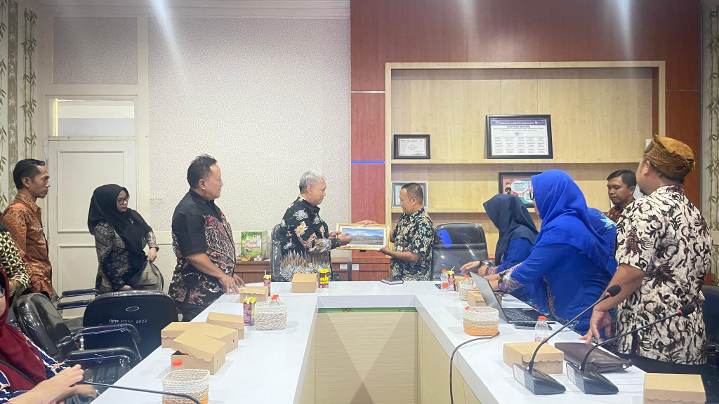 KUNJUNGAN STUDI TIRU DI DPMPTSP KAB. PROBOLINGGO